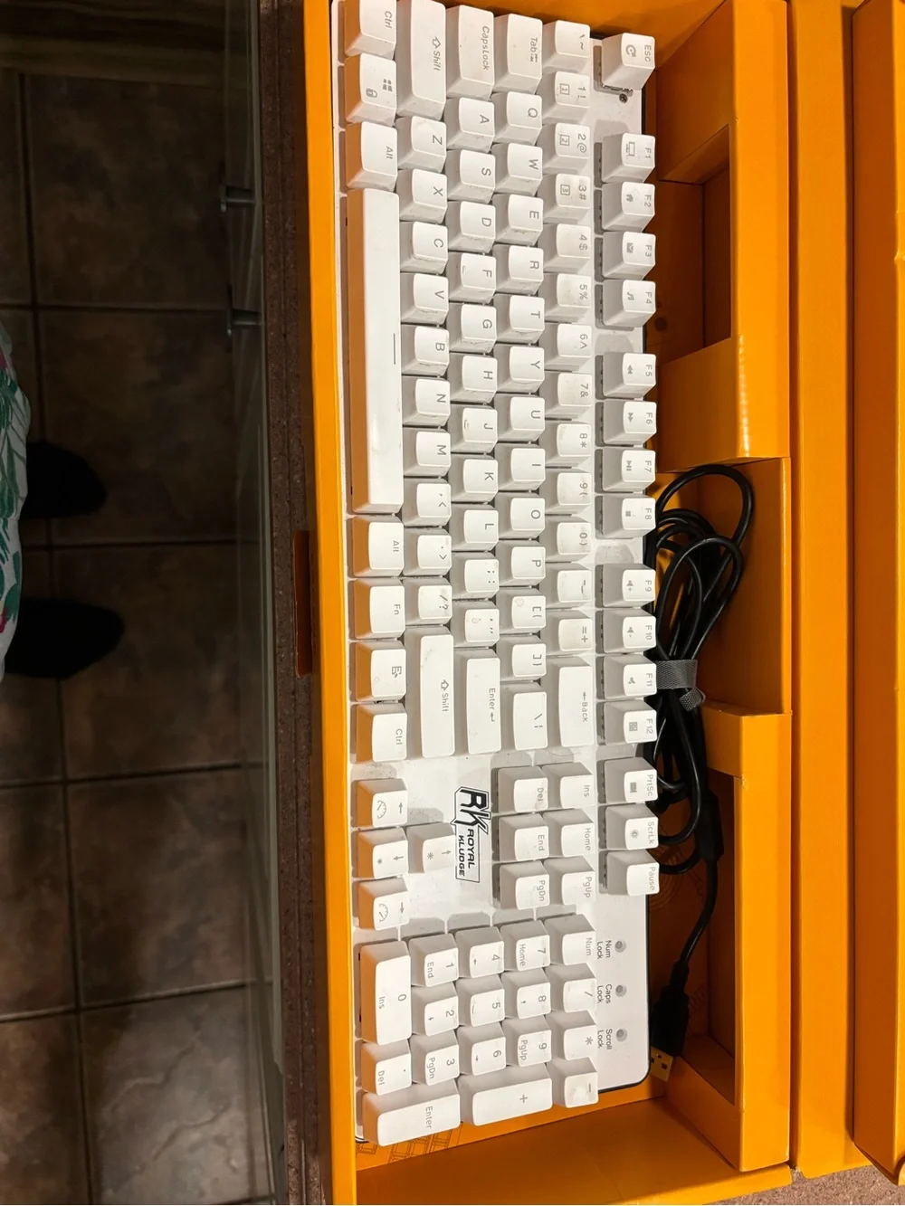 Full-Size White Mechanical Keyboard with RGB Backlight Royal Kludge
